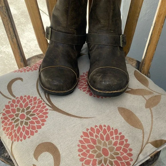 UGG Men's Dark Brown Leather Boots - Picture 2 of 9